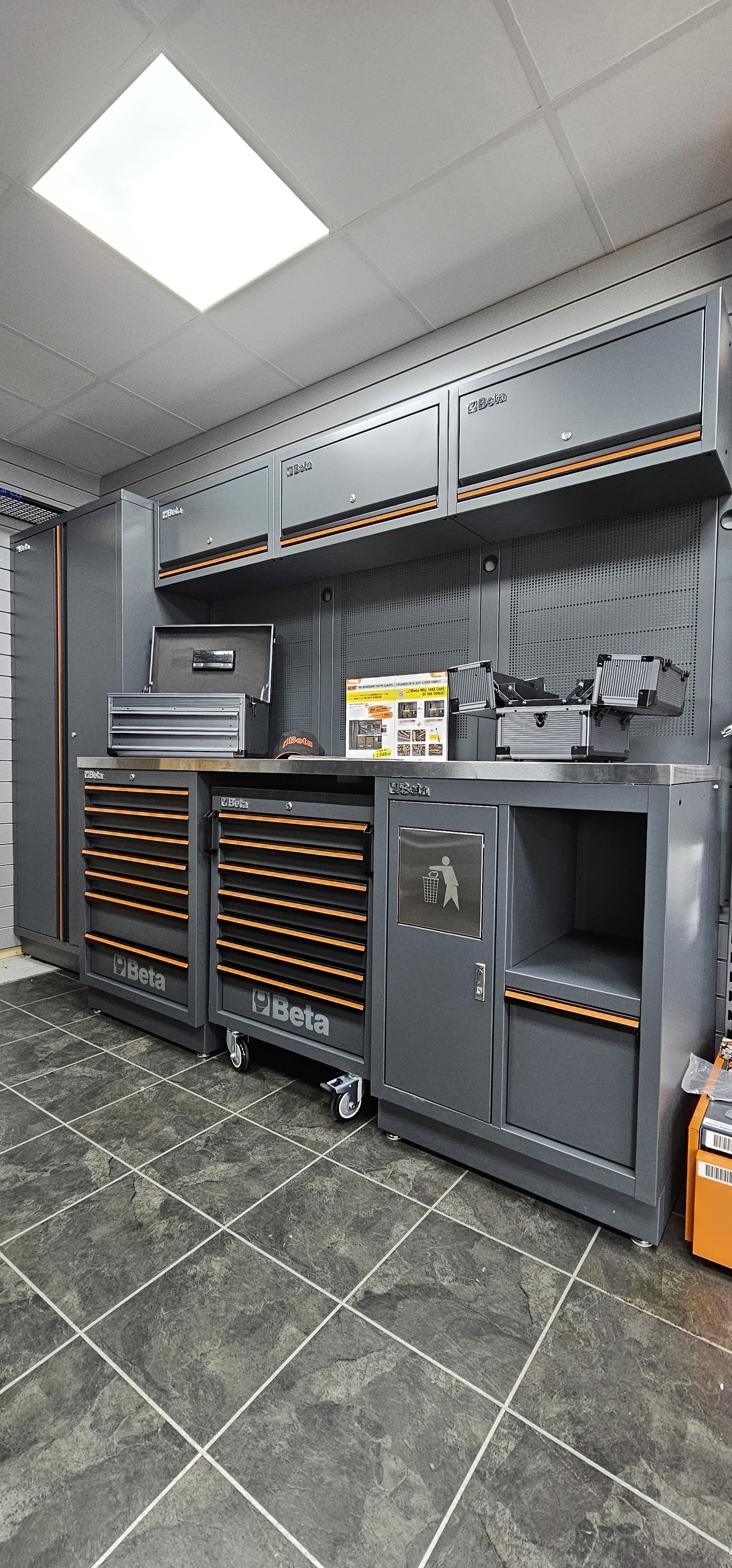 Beta C45PRO-X Stainless Steel Top Workshop Equipment Station & 268 Piece Tool Kit - Image 3